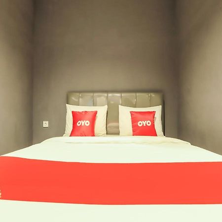 Oyo 3492 Mandala Residence Medan Buitenkant foto