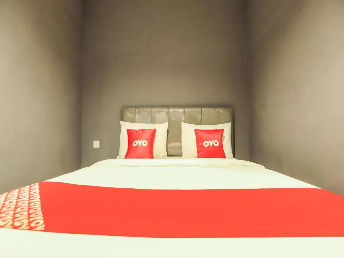 Oyo 3492 Mandala Residence Medan Buitenkant foto