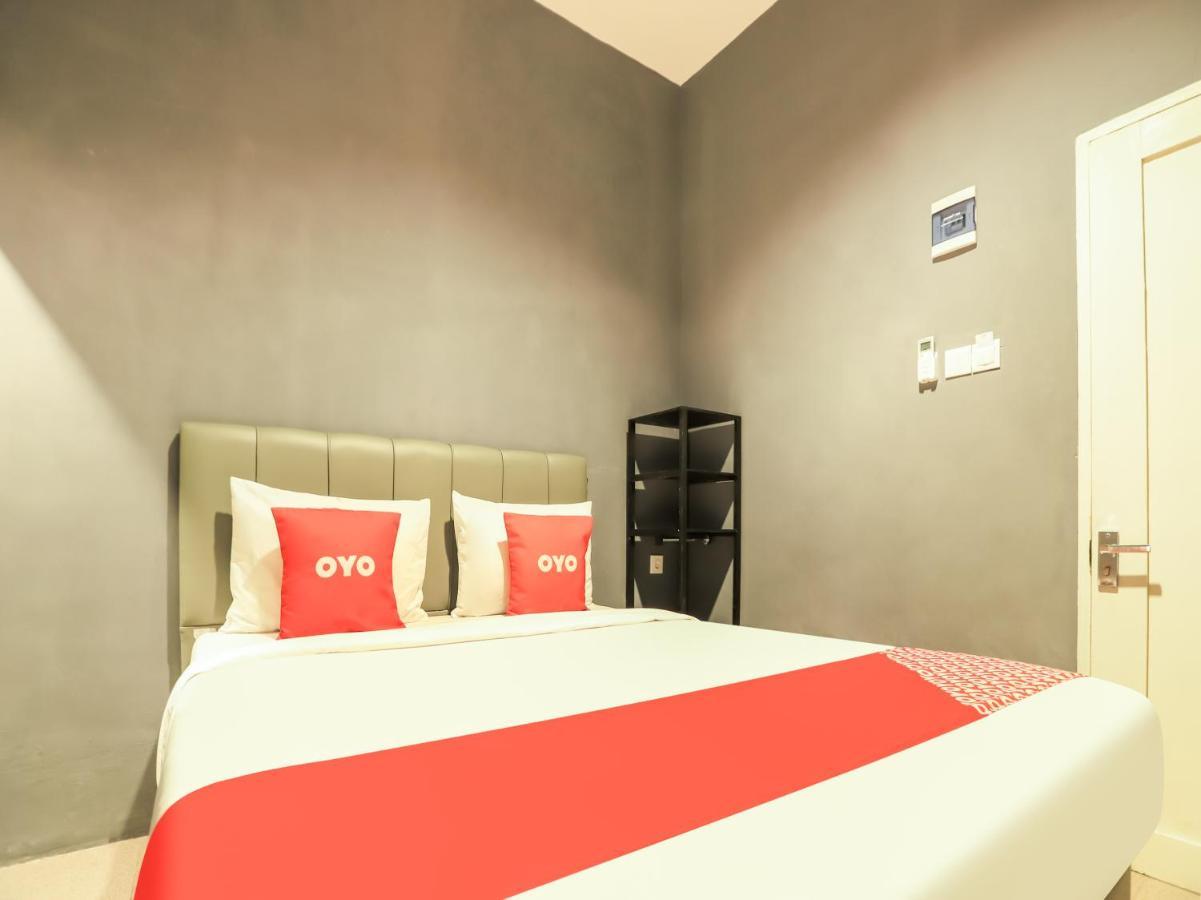Oyo 3492 Mandala Residence Medan Buitenkant foto