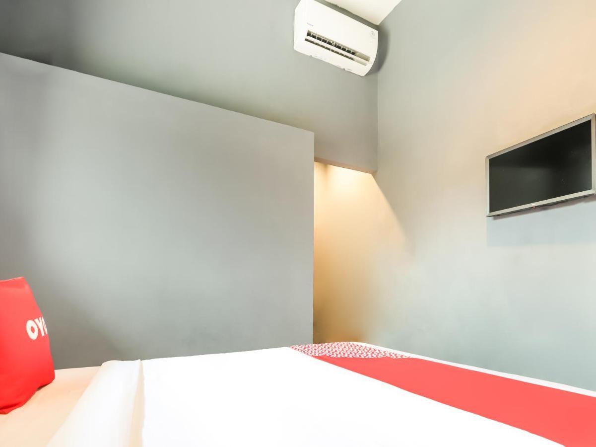 Oyo 3492 Mandala Residence Medan Buitenkant foto