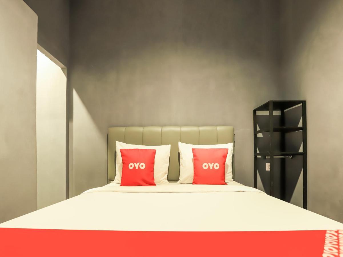 Oyo 3492 Mandala Residence Medan Buitenkant foto